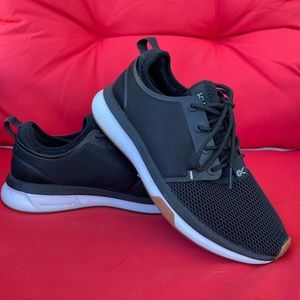 Kuru in Excellent Condition - Size 8.5 - Smoke-free Home